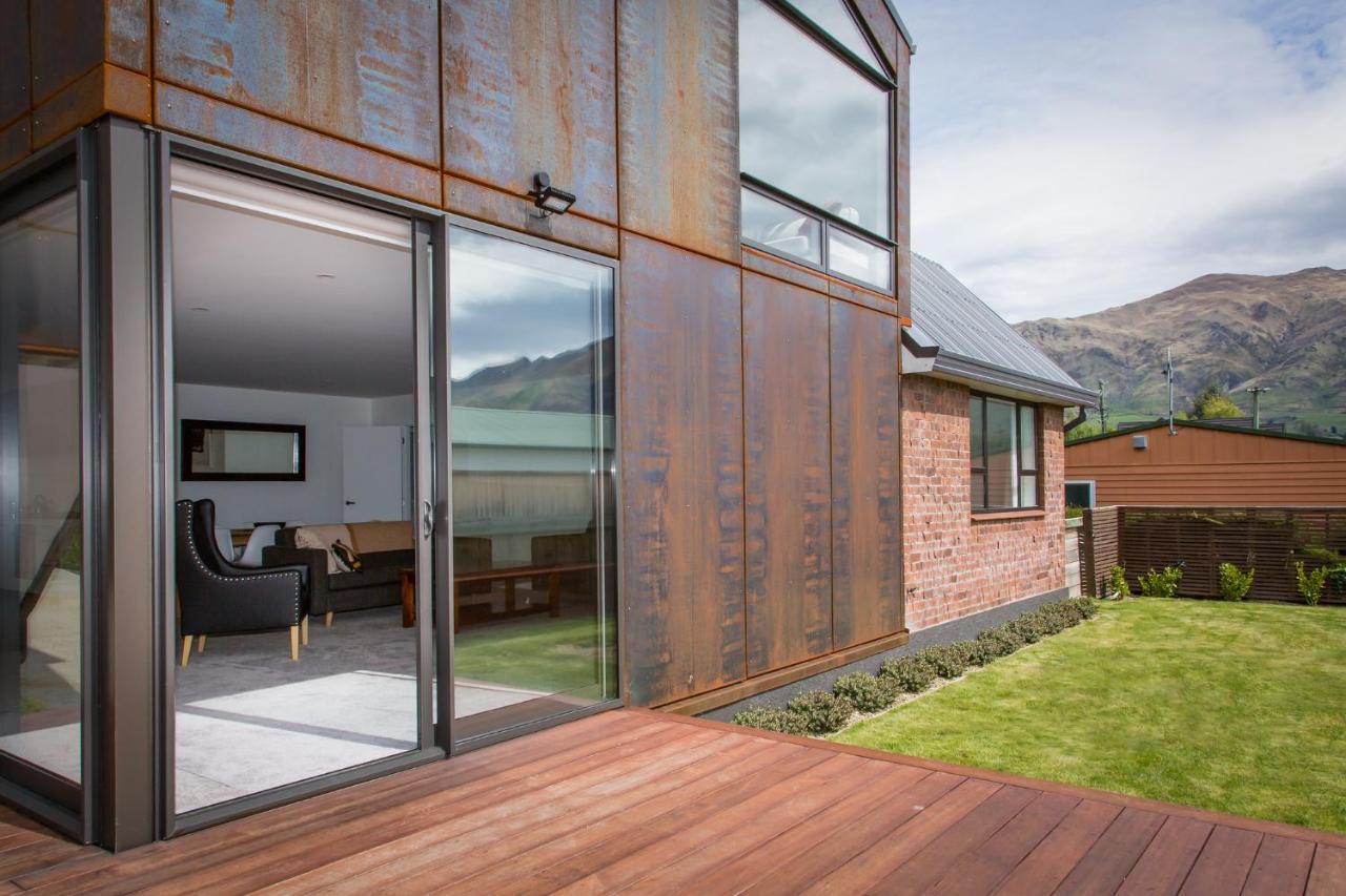 Rusted Charm Villa Wanaka Exterior photo